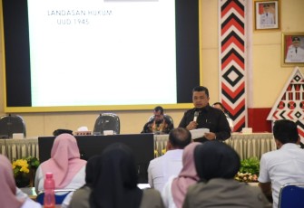 Bupati Tapanuli Selatan (Tapsel) H. Dolly Pasaribu mengajak para PNS dan Non PNS di Lingkungan Pemerintah Kabupaten Tapsel untuk selalu menerapkan Bahasa Indonesia namun jangan melupakan Bahasa DaerahDaerah