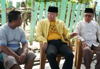 Gubernur Rohidin Beri Semangat Keluarga Korban Kebakaran Pasar Ipuh