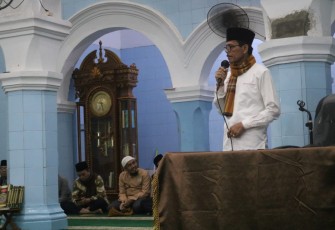Bupati Limapuluh Kota, Safaruddin saat menyampaikan sambutannya di hadapan para jema'ah masjid.