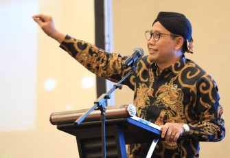 Abdul Halim Iskandar saat membuka Bimbingan Teknis (Bimtek) Duta Desa Digital di Redtop Hotel Convention Center, Jakarta Pusat, pada Kamis (16/11/2023).