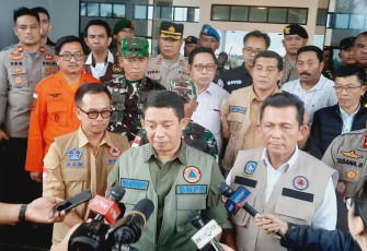 Gubernur Kepri Bersama Kepala BNPB RI saat Tiba di Ranai Kabupaten Natuna