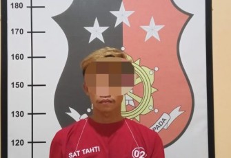 Tersangka dan barang bukti di Polsek Padang Bolak untuk proses lebih lanjut.