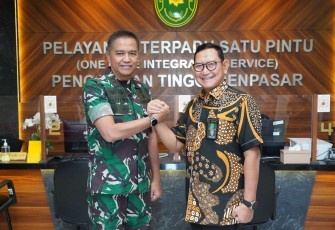Pangdam saat Silaturahmi dengan Ketua Pengadilan Tinggi Denpasar