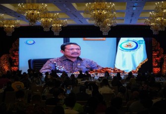 Kementerian Kelautan dan Perikanan (KKP) meluncurkan Profil Aksi Mitigasi Karbon Biru Lamun pada pelaksanaan side events Konferensi Tingkat Tinggi (KTT) Archipelagic and Island States (AIS) Forum, Senin (9/10/2023) di Bali. Demikian ditegaskan Menteri Kelautan dan Perikanan Sakti Wahyu Trenggono pada Archipelagic and Island States Blue Economy High-Level Dialogue. (Tim Komunikasi dan Media KTT AIS Forum 2023)