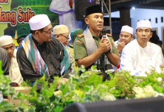 Danrem 081/DSJ Kolonel Inf H. Sugiyono saat menghadiri pengajian dan sholawat 