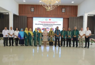 Ketua Dekranasda Sumut Buka Pelatihan Pembuatan Souvenir di Asahan