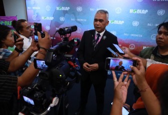 Drs. Agus Irianto, S.H., M.Si., M.H., Ph.D., Deputi Hukum dan Kerja Sama BNN RI selaku Chairman.