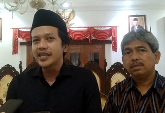 Wakil Bupati Trenggalek, Syah Muhamad Natanegara, saat dikonfirmasi setelah malam puncak ASN Idol Kabupaten Trenggalek Tahun 2023, di Pendapa Manggala Praja Nugraha, Minggu (19/3/2023) Malam (Foto Hardi Rangga klikwarta.com).