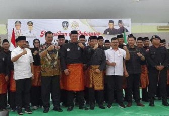 Ketua DPRD Batam Nuryanto (kiri) Berfoto Bersama Pengurus IPSI Provinsi Kepri di Gedung Asrama Haji Batam, Sabtu (18/2/2023) (Fhoto : Fhoto Ist)