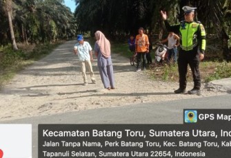 Personel Lantas Batang Toru, saat melakukan cek dan olah tempat kejadian perkara (TKP) di lokasi.