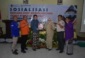 Wakil Bupati Trenggalek, Syah Muhamad Natanegara, saat membuka sosialisasi rencana kontigensi Tsunami akibat gempa bumi di Kabupaten Trenggalek, di Hotel Hayam Wuruk, Kamis (3/8/2023)
