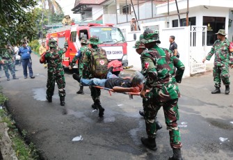 Danrem 052/Wijayakrama Menutup Latihan Lapangan Penanganan Konflik Sosial Kodim 0503/JB