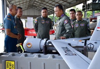 Komandan Puspenerbal Tinjau Alutsista Skuadron Udara 700 Wing Udara 2