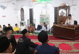 Bupati Limapuluh Kota, Safaruddin, saat Safari Ramadhan ke Masjid Muhsinin, Jorong Baruah Andaleh, Nagari Sariak Laweh, Kecamatan Akabiluru, baru-baru ini.