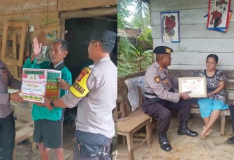 Polsek Seluma dan Polsek Jajaran Salurkan Bansos ke Warga Kurang Mampu