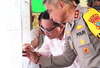 Penandatanganan deklarasi damai
