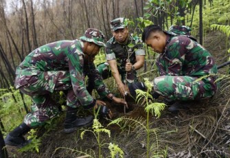 Penanaman Pohon di Pimpin Pangdivif 2 Kostrad Mayjen TNI Haryanto di Magetan sebanyak 1500 pohon, Ngawi 4400 Pohon