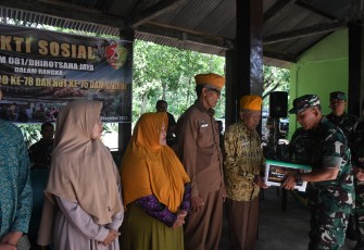  Korem 081/DSJ melaksanakan karya bakti dan bakti sosial dalam rangka memperingati hari juang TNI AD Ke-78 Dan HUT Ke-75 Kodam V/Brawijaya tahun 2023 di Desa. Pilangrejo, Kecamatan Wungu, Kabupaten Madiun, Kamis (14/12/2023)