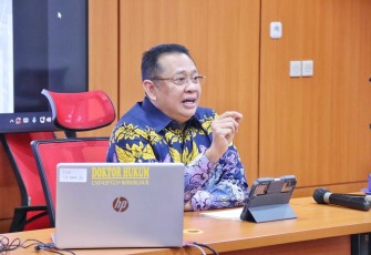 Bamsoet saat mengajar mata kuliah Politik, Hukum, dan Demokrasi, di Pascasarjana Ilmu Hukum Universitas Borobudur, Jakarta, Sabtu (4/11/23).