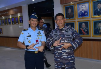 Danlantamal VI Dampingi Asops Kasal dan Pangkoarmada II saat Kunjungan ke Kodam XIV Hasanuddin dan Koopsud II