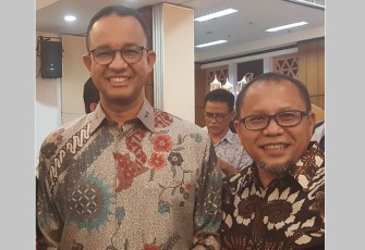 Politisi PKS Artono (kanan) saat bersama Anies Baswedan, Jumat (3/3/2023).