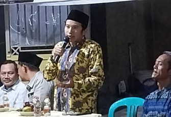 Anggota DPRD Jawa Timur, Adam Rusyadi saat menerima keluhan warga saat melakukan Reses 2 Tahun 2023 di Desa Kali Pecabean, Sidoarjo.