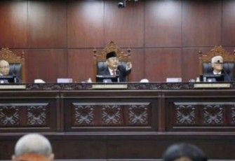  Ketua MKMK, Jimly Asshiddiqie,  saat membacakan putusan Nomor 5/MKMK/L/2023 di Ruang Sidang, Gedung Mahkamah Konstitusi (MK), Jakarta Pusat, Selasa (7/11/23). 