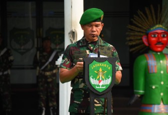 Dandim 0501/Jakarta Pusat Letkol Inf Bangun I.E. Siregar, S.H., MIPOL melaksanakan upacara peringatan hari pahlawan 10 November 2023, bertempat di Makodim 0501/JP Jl. Selaparang Blok B. 11 Kav. I, Kelurahan Gunung Sahari Selatan, Kecamatan Kemayoran, Jakarta Pusat. Jumat (10/11/2023)