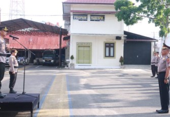 Kabag SDM Polres Tapsel itu resmi naik pangkat menjadi AKBP. Kapolres Tapsel, AKBP Imam Zamroni, SIK, MH, memimpin langsung Upacara naik pangkat pengabdian dari Kompol ke AKBP TMT 01-05-2023.