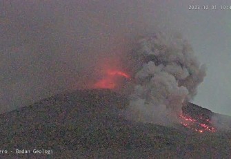 Gunung Merapi Muntahkan APG Sejauh 2000 Meter