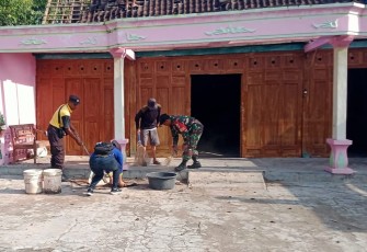 Anggota Kodim Madiun Dikerahkan ke Lokasi Bantu Warga