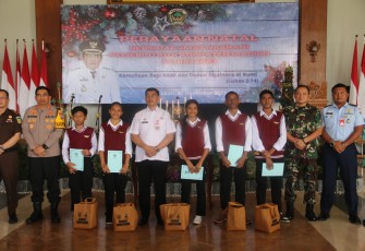 Komandan Kodim 0803/Madiun Letkol Inf Meina Helmi menghadiri acara perayaan Natal yang digelar oleh Pemerintah Kabupaten Madiun bersama umat Kristiani di Pendopo Ronggo Djoemeno Caruban, Rabu (27/12/2023)