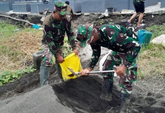 Satgas TMMD Kodim 1310/Bitung Bantu Keluarga Basaulang-Pontoh Dalam Pembuatan Kubur 