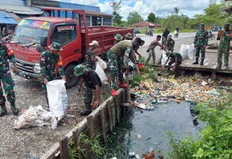 Kodim 1715 Yahukimo Bersama Masyarakat Papua Laksanakan Karya Bhakti di Dekai dan Oksibil