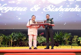 Menhan RI Prabowo Subianto saat melaksanakan kunjungan kerja ke wilayah Korem 091/ASN Kodam VI/Mlw, Sabtu (10/03).