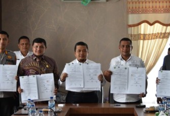 Kapolres, AKBP Imam Zamroni, SIK, MH, bersama pihak pemerintah, yakni Bupati H Dolly Pasaribu, SPt, MM, dan Bupati Andar Amin Harahap, SSTP, MSi, teken MoU terkait hibah uang pembangunan Markas Polres Tapanuli Selatan (Tapsel) dan Padang Lawas Utara