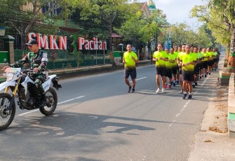 Personel Kodim 0801/Pacitan Penuh Semangat Laksanakan Olah Raga Lari 