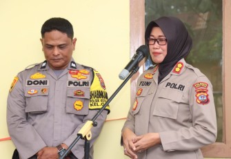Plt Kapolresta Bukittinggi AKBP Wahyuni Sri Lestari, S.I.K., mengapresiasi Aiptu Doni, atas inisiatifnya melakukan bedah rumah warga di Kelurahan Garegeh, Kota Bukittinggi.