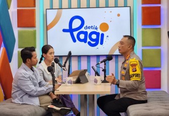 Kapolresta Palangka Raya Kombes Pol Budi Santosa, S.I.K., M.H dipilih Mabes Polri menjadi narasumber dalan acara Jumat Curhat Detik Pagi," Jumat (15/12/2023)