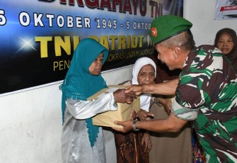 Dandim 0802/Ponorogo Berikan Bantuan Sosial Kepada Warga
