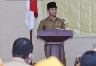 Bupati Trenggalek, Mochamad Nur Arifin, saat membuka bimtek penyusunan penjenjangan kinerja bagi perangkat daerah, di Hotel Hayam Wuruk, Senin (6/3/2023).