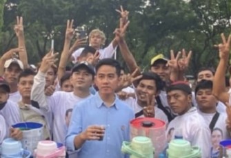 Calon Wakil Presiden Nomor Urut 2 Gibran Rakabuming Raka saat bertemu dengan 2000 pedagang kopi Starling Taretan di Gelora Bung Karno (GBK), Jakarta Pusat, Selasa (12/12/23). 