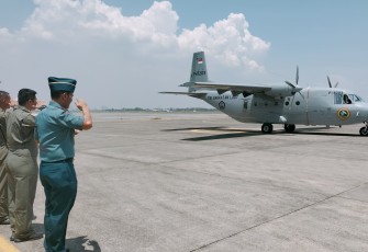 Komandan Wing Udara 1 Antar Keberangkatan Crew Pesud Casa NC 212 200 MPA