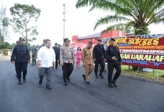 Kapoldasu beserta rombongan tiba di lokasi pada pukul 16.30 dengan menggunakan Helikopter dan disambut oleh Bupati Tapsel, Bupati Paluta, Kapolres Tapsel, Kapolres Padang Sidempuan, Danyon C Pelopor Brimobdasu, Danyon 123/RW dan seluruh pejabat Tapsel dan Paluta