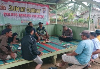 Polres Tapanuli Selatan (Tapsel) kembali Langsungkan Jumat Curhat berlokasi pada lingkungan V Desa Pargarutan Batu Kec. Angkola Timur, Kab. Tapsel, Jumat (12/05/2023)