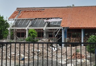 SDN 2 Tambakromo yang mendapatkan DAK 2023 senilai 1.142.910.000 yang sampai tanggal 25 Desember 2023 masih belum selesai pengerjaannya.