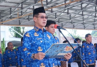 Wakil walikota Bitung saat membacakan sambutan