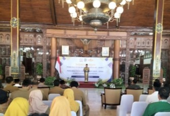 Bupati Tulungagung Drs Maryoto Birowo pada acara pengukuhan FKUB dan FKDM di Pendopo Kongas Arum Kusumaning Bongso