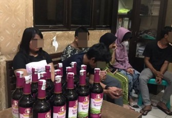 Polsek Padang Bolak Razia Pekat, Belasan Botol Miras Dan Pasangan Bukan Suami Istri Diamankan 