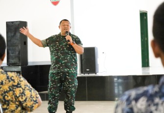 Anggota Korem 023/KS saat Beri Arahan ke Orang Tua Calon Cata PK Gel I Tahun 2023